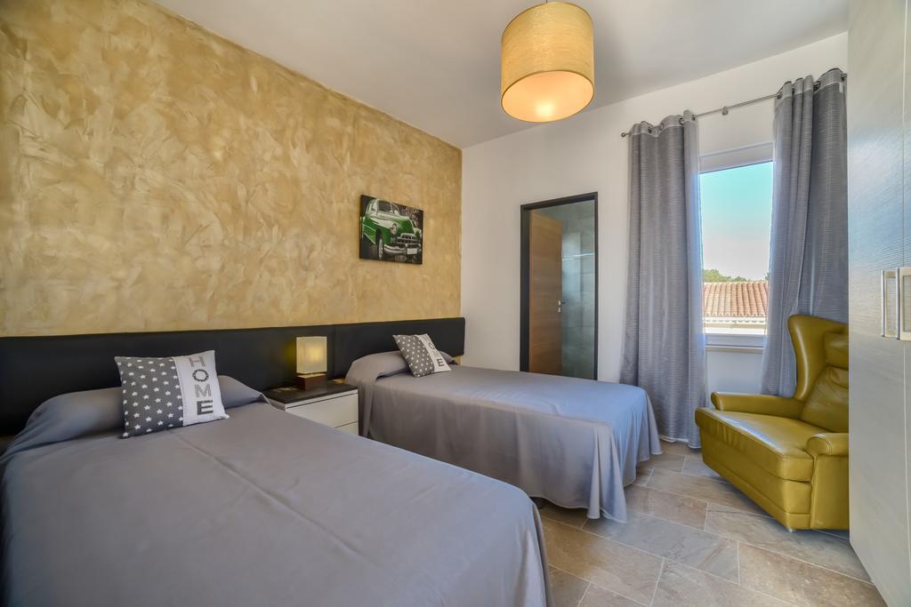 كاليبي Villa Royale Private Pool Top Of The Hill Superb Views المظهر الخارجي الصورة