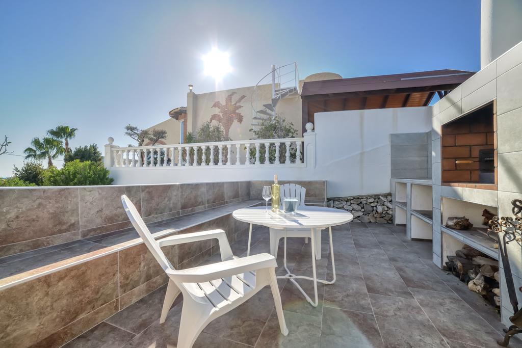 كاليبي Villa Royale Private Pool Top Of The Hill Superb Views المظهر الخارجي الصورة
