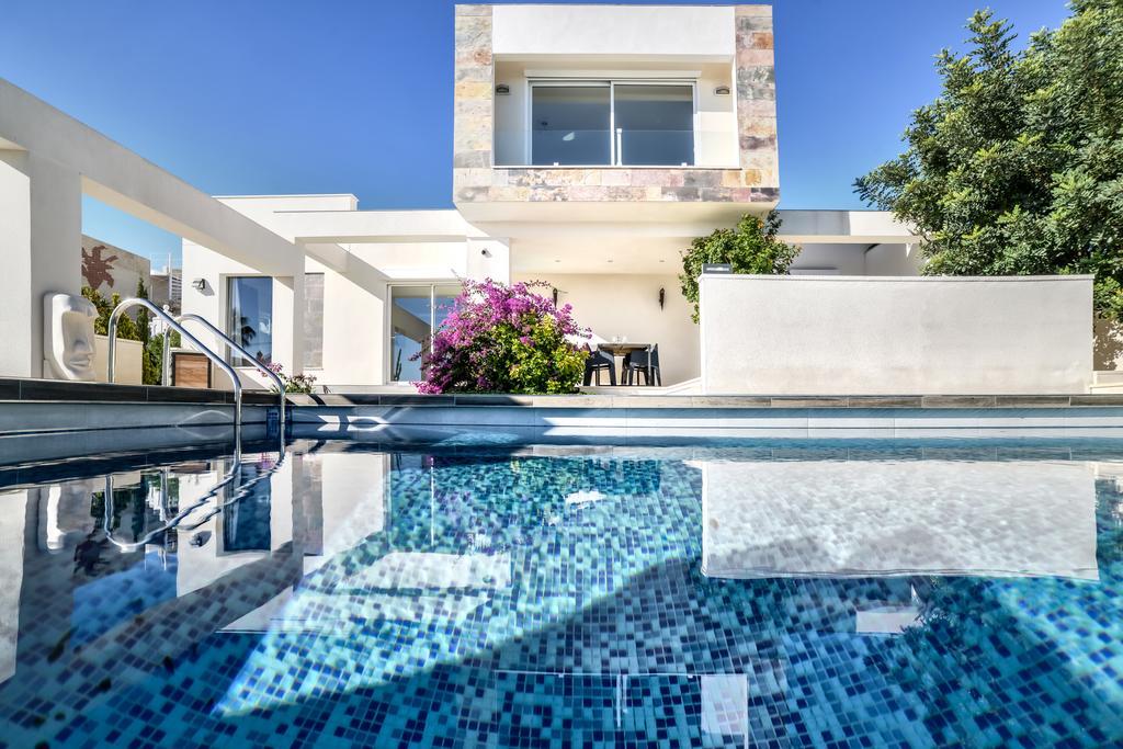 كاليبي Villa Royale Private Pool Top Of The Hill Superb Views المظهر الخارجي الصورة