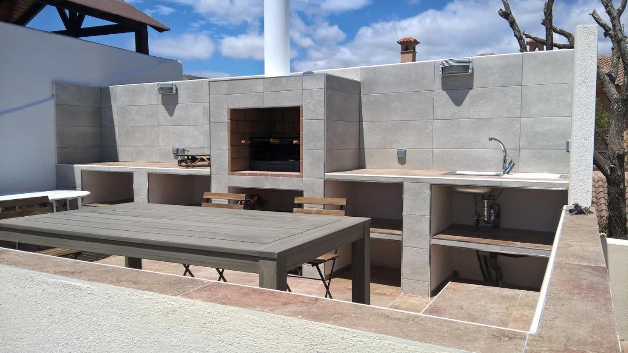كاليبي Villa Royale Private Pool Top Of The Hill Superb Views المظهر الخارجي الصورة